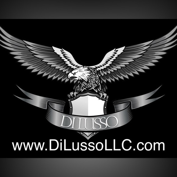 Authenticated Louis Vuitton Porte Cles Cube Key Holder - Picture 9 of 9